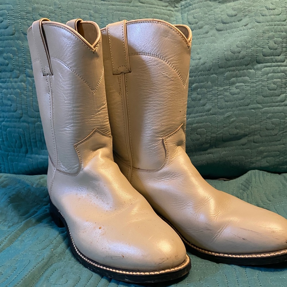 Women’s Ankle Boots Cream Colored Gently Used